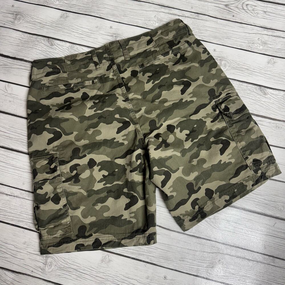 Men’s Old Navy Camo Cargo Shorts Size 36 - Picture 2 of 3